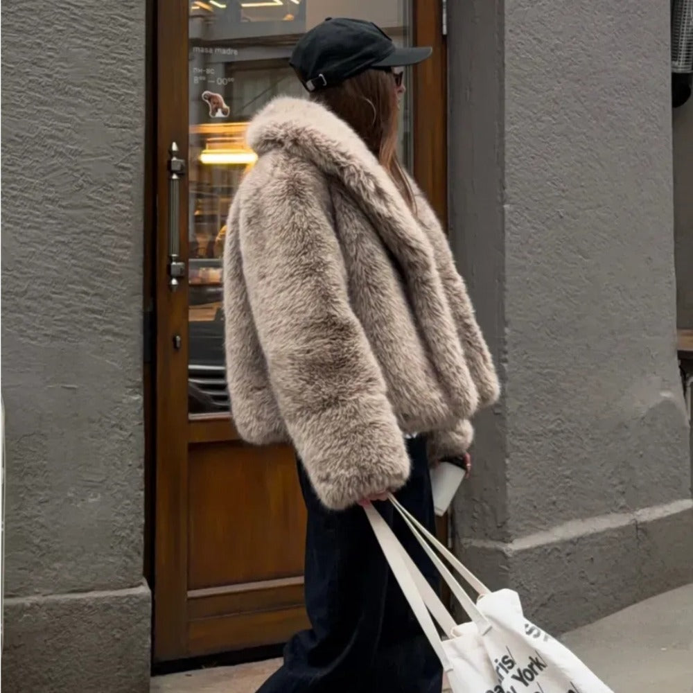 OFTBUY Luxury Oversized Lapel Faux Fur Jacket - Chic Short Vegan Fur Coat for Winter Glamour
